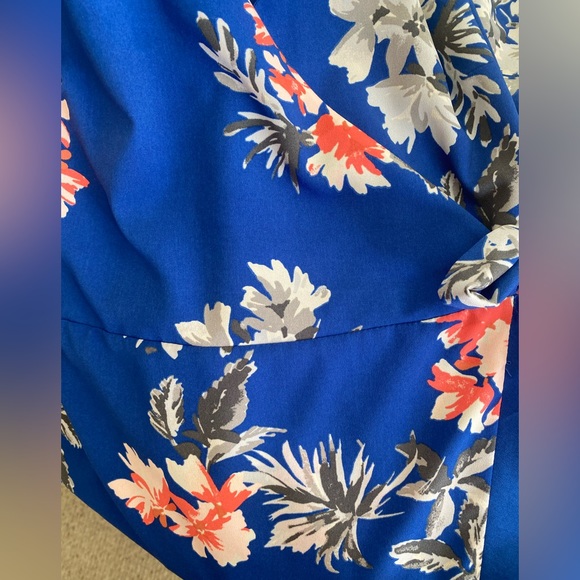 Banana Republic Blue Floral Print Flirty Wrap Midi Dress - Picture 9 of 9